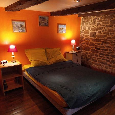 Maison En Granit Bleue Lanhelin Bagian luar foto