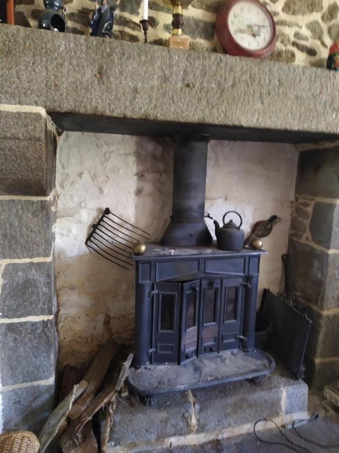 Maison En Granit Bleue Lanhelin Bagian luar foto