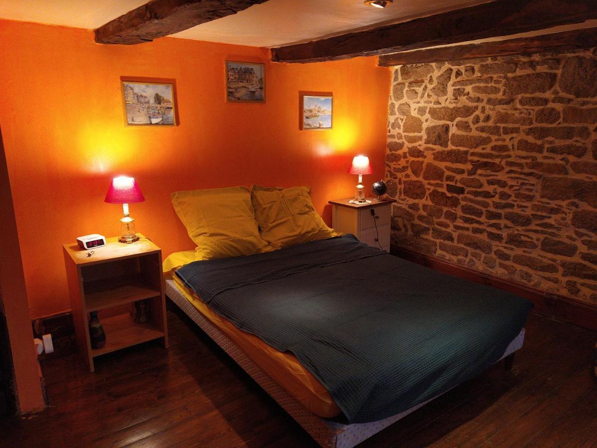 Maison En Granit Bleue Lanhelin Bagian luar foto