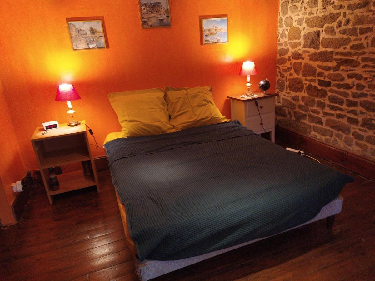 Maison En Granit Bleue Lanhelin Bagian luar foto