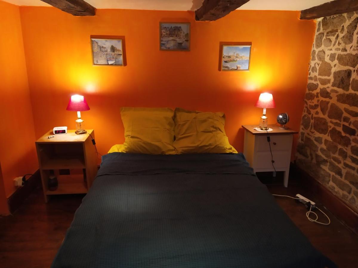Maison En Granit Bleue Lanhelin Bagian luar foto