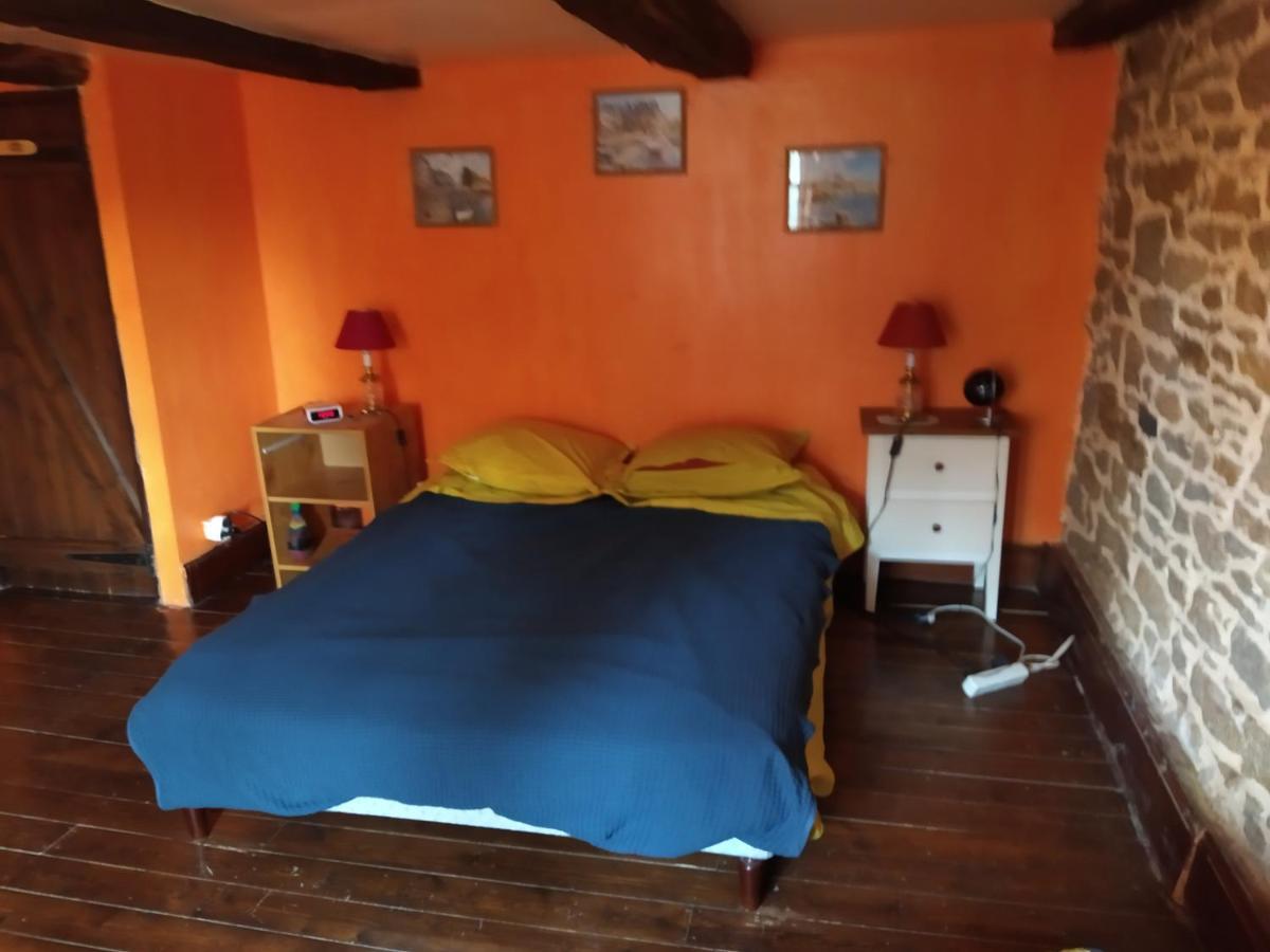 Maison En Granit Bleue Lanhelin Bagian luar foto